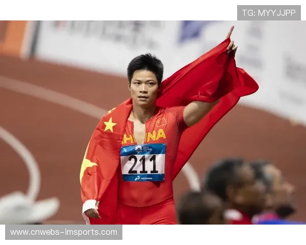 苏炳添完成男子4x100米接力谢幕战，数万观众致敬“亚洲飞人”