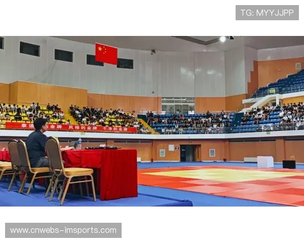 迁安观众热情加油，柔道赛场氛围热烈